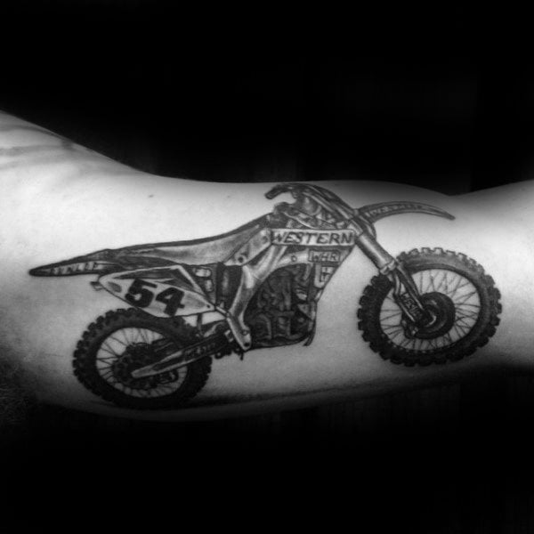 tatuaje motocross cascos 171 Tatuajes de Cascos y Cascos tatuados