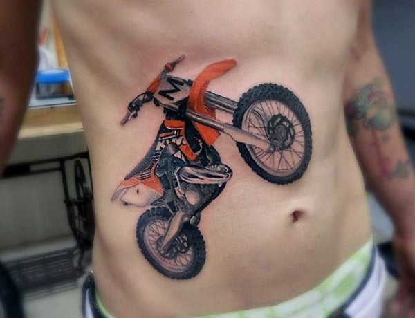 tatuaje motocross cascos 27 Tatuajes de Cascos y Cascos tatuados